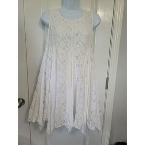 Umgee Sleeveless White Blouse size Medium‎